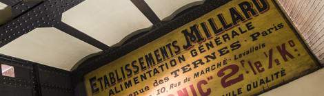 ...Ancien affichage publicitaire pour les Etablissements Millard alimentation générale, 51 avenue des Ternes à Paris et 10 rue du marché à Levallois. 2 francs le 1/2 kilogramme de café....