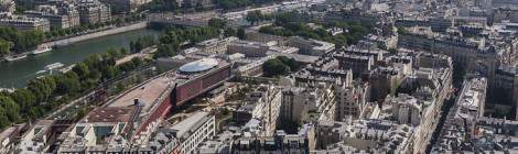 ...Vue du nord et est parisien depuis la Tour Eiffel, on distingue notamment le musée du quai Branly au premier plan, le Grand Palais et la butte Montmartre....